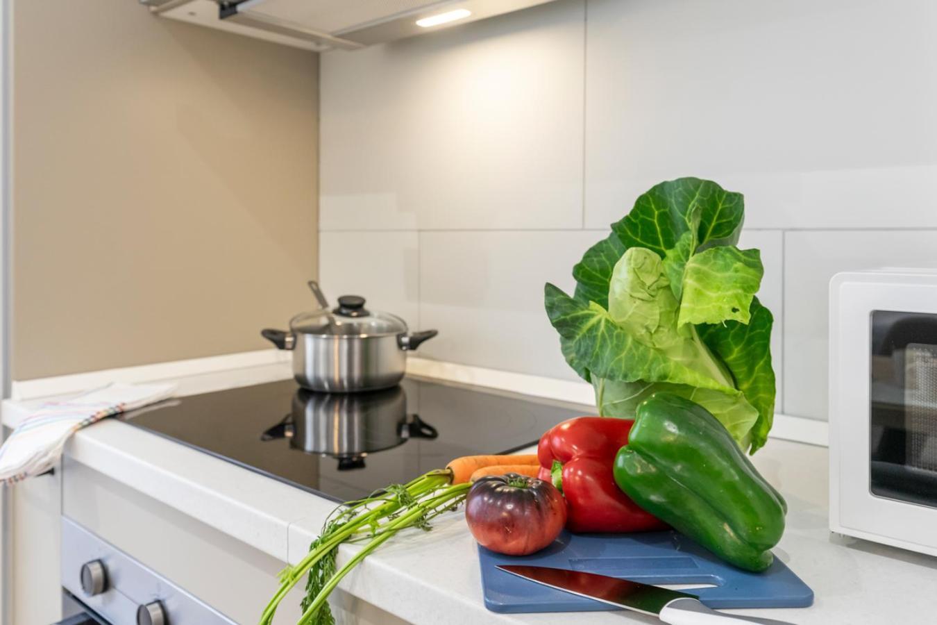 Apartment Picasso, 6 Personas, Espacioso Piso De Diseno