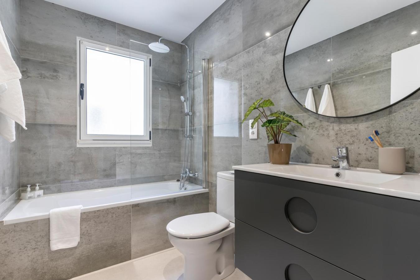 Picasso, 6 Personas, Espacioso Piso De Diseno Apartment Gijon