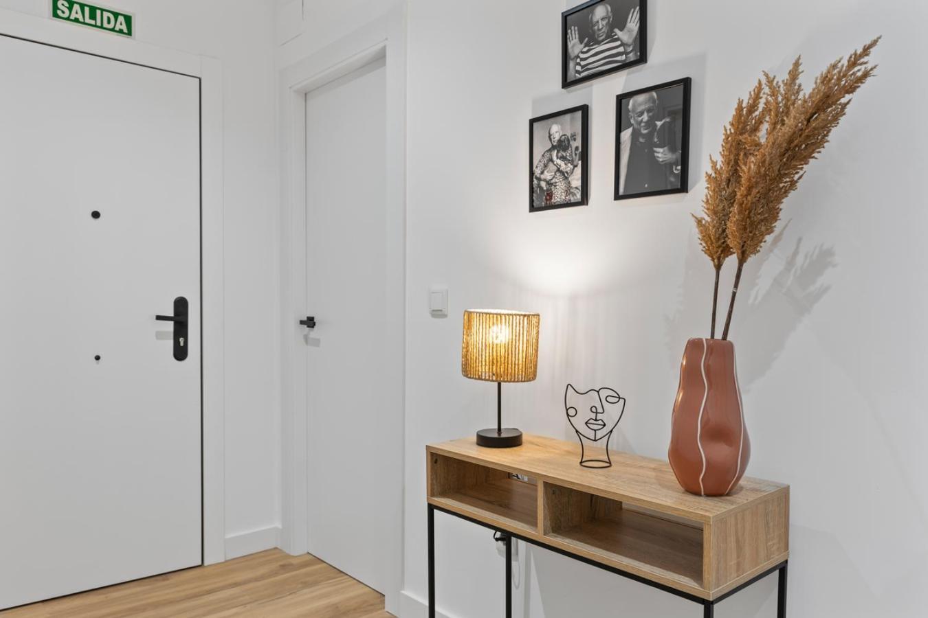 Apartment Picasso, 6 Personas, Espacioso Piso De Diseno Gijon