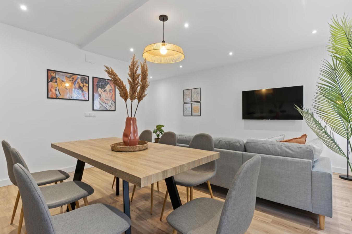 Picasso, 6 Personas, Espacioso Piso De Diseno Apartment *