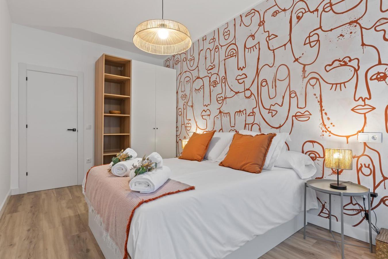 Apartment Picasso, 6 Personas, Espacioso Piso De Diseno Gijon