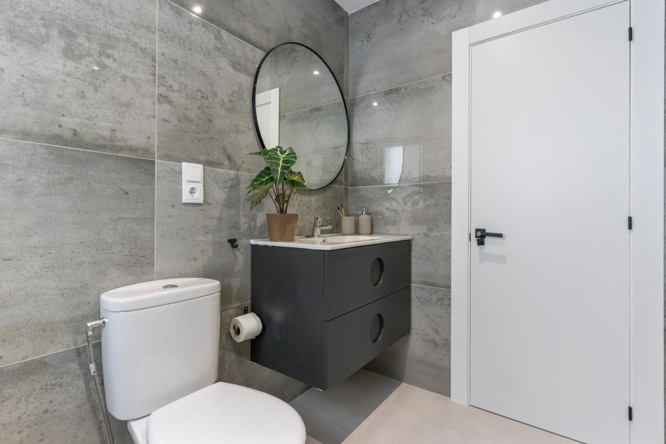 Picasso, 6 Personas, Espacioso Piso De Diseno Gijon