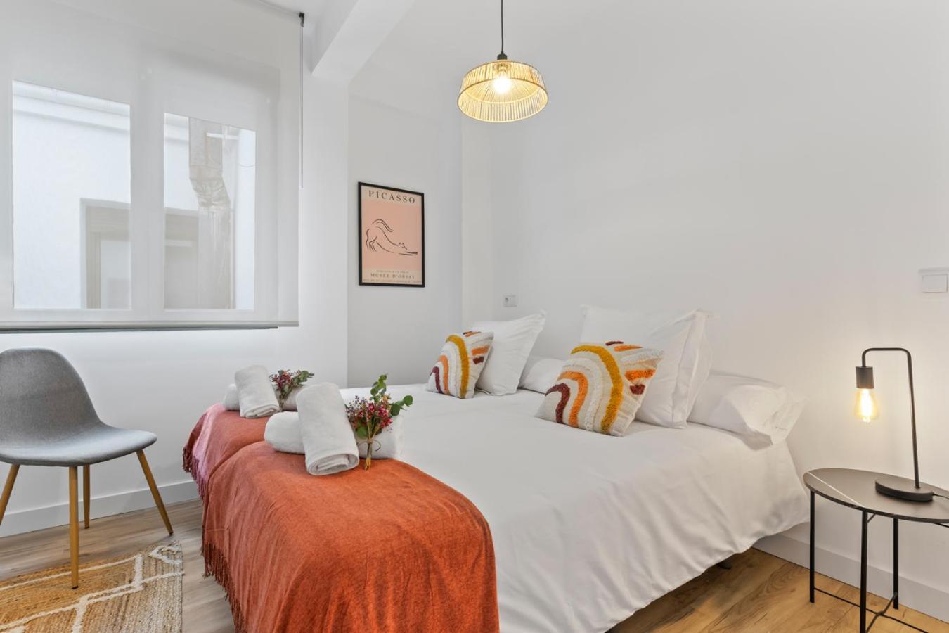 Picasso, 6 Personas, Espacioso Piso De Diseno * Gijon