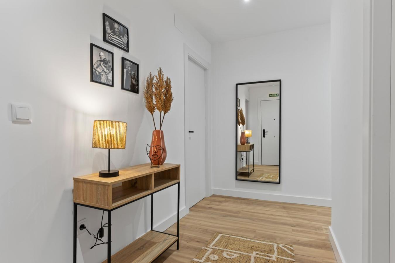 Picasso, 6 Personas, Espacioso Piso De Diseno