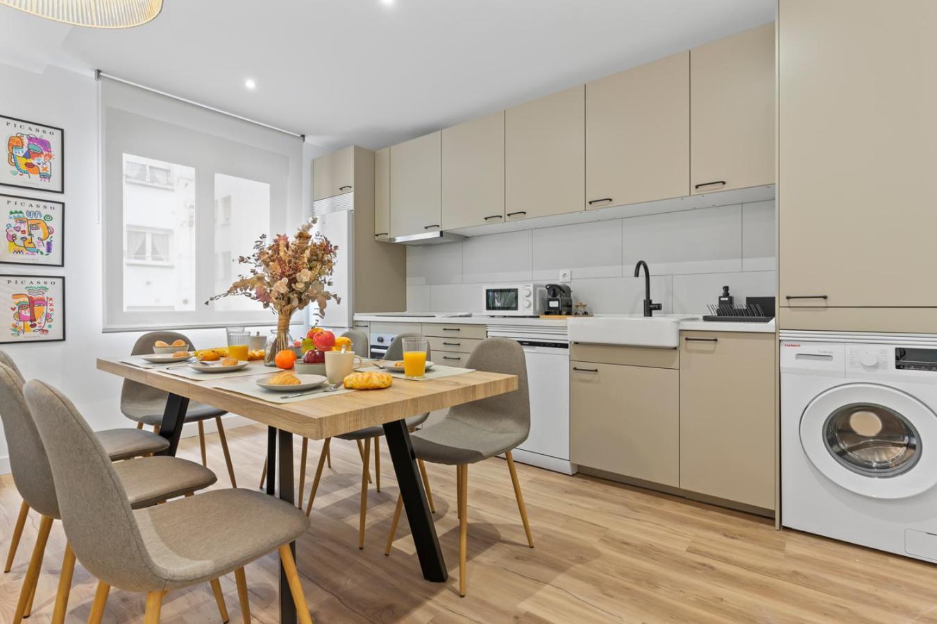Picasso, 6 Personas, Espacioso Piso De Diseno Apartment