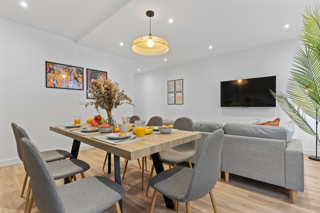 Apartment Picasso, 6 Personas, Espacioso Piso De Diseno Gijon