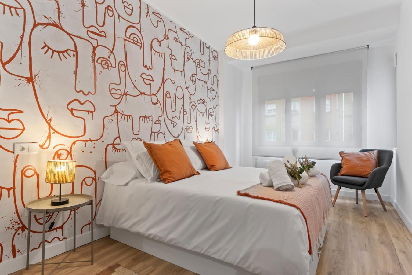 Picasso, 6 Personas, Espacioso Piso De Diseno Apartment *